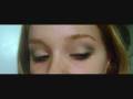 videos de Green Eyeliner is the star of this show.