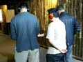 Por incrível que pareça, as armas são uns dos instrumentos mais seguros que existem quando estão nas mãos certas. A prioridade é o manuseio com segurança e o instrutor (Pedrazzini) enfatiza muito isso.