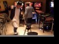 videos de Les Potts throws some shapes