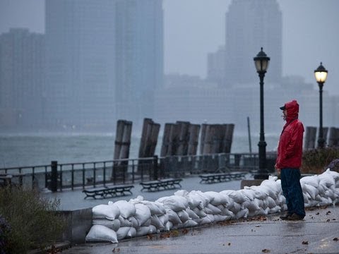 battery park - Click here for a review of the Serpentine pavilion 2013 http://vid.io/xs8 Hurricane Sandy: the view from Battery Park in New York With Hurricane Sandy approa...
