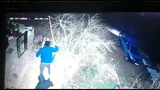 مستوطن يُهاجم عائلة فلسطينية في قرية سنجل ليلاً #رام_الله مستوطن يُهاجم عائلة فلسطينية في قرية سنجل ليلاً #رام_الله