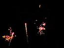 voici une partie d'un superbe feu d'artifice � ouistream pas loin de cabourg o� les musiques �taient toutes les chansons d'�dith piaf !!! c'etait super beau !!!!
