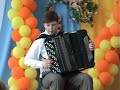 Una orquesta tocada con un acordeón