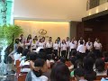 バンコク混声合唱団がふれあいファミリーコンサートでリトミックに続いて歌いました。永六輔作詞、中村八大作曲なぜ、この曲がスキヤキなのかは、MKやコカの鍋料理をタイスキというのと同じくらい、不思議ですね。