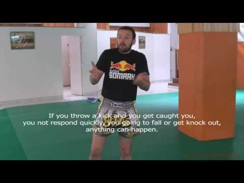 technique - Khru Jean-Charles Skarbowsky montre une technique de Muay Thaï. Venez suivre l'actualité du club et du Muay Thai sur le facebook du club / Come follow the ne...