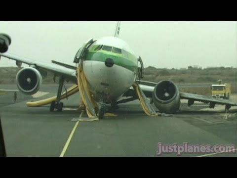 landing - Download this 2 hour video for only $15 at http://www.worldairroutes.com/Classics.html Visit our website http://www.justplanes.com.
