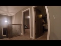 Mazulis ar GoPro spēlē paslēpes