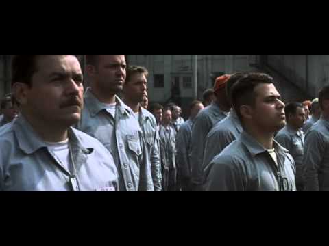 castello - Il generale Irwin (Robert Redford)tiene a rapporto l'esercito dei detenuti con un discorso sui caduti.
