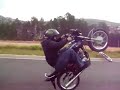 Moto Wheeling bruno no grau com CG Fan 125 arrastando. Moto Wheeling bruno no grau com CG Fan 125 arrastando.