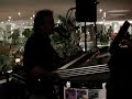Tony Lewis spielt 