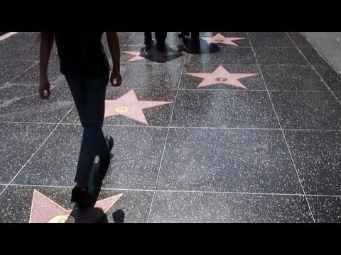 boulevard - Dreaming about Hollywood? In this video you'll get to see the everyday life along the Hollywood Boulevard, California. At the famous Hollywood Walk of Fame y...