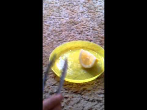 how to squeeze a lemon