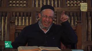 كِتَاب اللِّبَاسِ من بَاب: مَا أَسْفَلَ مِنْ الْكَعْبَيْنِ فَهُوَ فِي النَّارِ بَاب: لُبْسِ الْحَرِيرِ لِلرِّجَالِ، وَقَدْرِ مَا يَجُوزُ مِنْهُ