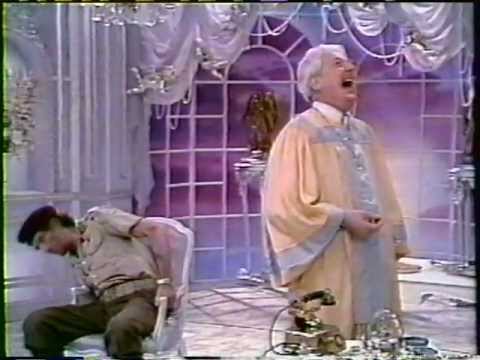 Jaren 80 sitcom voorspelde jaartal dood Gaddafi YouTube Preview Image