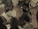 O projeto Dança e Música une a pesquisa em danças de roda, realizada pela bailarina BETTY GERVITZ, ao conhecimento musical do grupo MUTRIB. Uma união de muito sucesso que gera um encontro de pessoas de diversas idades que querem aprender um pouco mais sobre danças típicas, e para isso, nada melhor do que a típica música ao vivo. O grupo MUTRIB é formado por sete instrumentistas: Gabriel Levy (acordeom), MA3 - Mário Afonso III (flautas, sax e clarinete), Stewart Mennin (clarinete e sax alto), Roberto Angerosa (percussão), Valéria Zeidan (percussão), Éder 