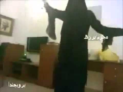بنت تمص زب