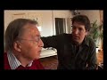 recuperar la mem�ria de la seva fam�lia. amb aquest objectiu, albert sol�, fill de jordi sol� tura, ministre de cultura del govern de felipe gonz�lez, ha volgut reconstruir la hist�ria del seu pare, a qui fa set anys que li van diagnosticar la malaltia de l'alzheimer. el documental, que porta per t�tol 