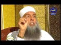 صوفي مبتدع يتوسل بنعل النبي صلى الله عليه وسلم