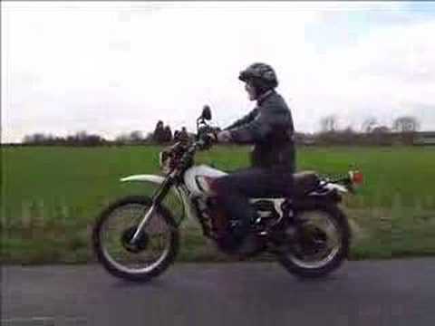 Rod Gibson starts the Retsored Yamaha XT500 foo for the first time