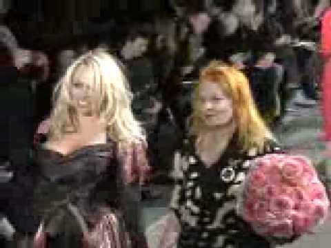 El Gran Descuido de Pamela Anderson en La Pasarela