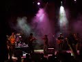 llan de cubel en la carballeira de zas, tocando el tema 