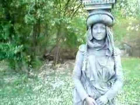 TEN31productions/female caryatid