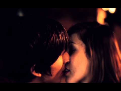 A tangled love story that comes to life on a magical night. 