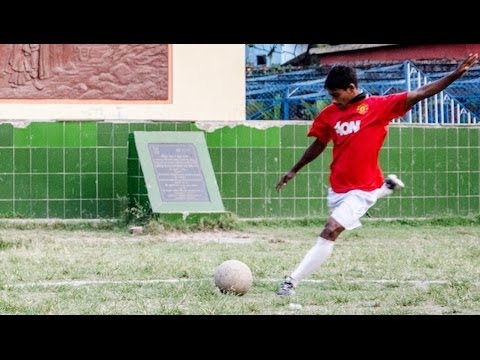 Invite - Manchester United Invite Teen Who Grew Up In Brothel For Trial SUBSCRIBE: http://bit.ly/Oc61Hj THE poverty-stricken son of a sex worker is going from red lig...