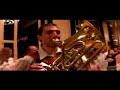 sintesis de una presentacion de slonovski bal en un teatro en francia.