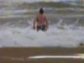 Tizia sommersa dalle onde al mare a santa marinella