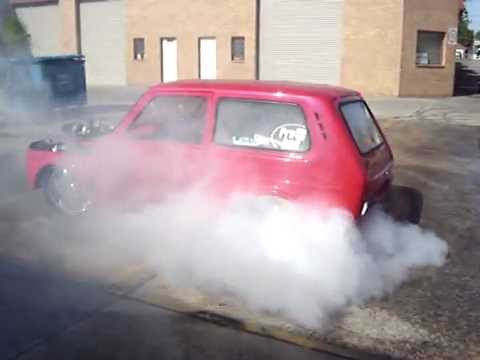 lada niva burnout :: Ja, dieses Tuningprojekt ist ein Lada Niva. Kaum wieder zu erkennen dreht der Lada im Video seine Kreise. Das das mal ein Offroadfahrzeug... lada niva burnout - Ja, dieses Tuningprojekt ist ein Lada Niva. Kaum wieder zu erkennen dreht der Lada im Video seine Kreise. Das das mal ein Offroadfahrzeug...