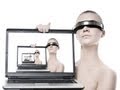 EL PRIMER CASCO DE REALIDAD VIRTUAL REALMENTE INMERSIVO