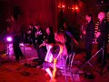 rock circus house band � l'orchestra residenziale del rock circus, un grande triplo tendone dove si pu� stare in compagnia, si beve e si mangia accompagnati dalla live music di quest band composta da ben tre chitarre, il sax magico di davide ferrario, la tromba di tagliazucchi, una sensuale fisarmonica, un batterista instancabile , un cantante svitato e ricomponibile...
15 novembre, bologna.
video di marco vaccari con la piccola maccchina fotografica digitale pansonic dmc-fz7

 l'orchestra � cos� composta:
 
vincenzo pastano - chtarre
tony farina - voce e armonica
antonello d'urso - chitarre
claudio natale - basso
marco gualandra - batteria
silvia telloli - piano e fisarmonica
ivano zanotti - batteria e percussioni
silvia falivene - voce
antonella prontera - violino
andrea ferrario - sax
mirco tagliazucchi - tromba
pulp dogs in versione orkestra da circo. non li ritroverete cabarettisti o giocolieri ma saranno la band residente del circus: un viaggio con 11 musicisti tra i suoni di new orleans, il rock 'n' roll anni '50, boleros, kletzmer, country e colonne sonore.
la rock circus house band � l'orchestra ufficiale del rock circus: � come la colonna sonora per una pellicola visionaria e un p� felliniana che scivola tra i fumi di bourbon street, il rock'n'roll di elvis, la cuba dei buena vista, il kletzmer di ovadia, il country di nashville e le epiche musiche dei film di fellini, leone e tarantino.
i brani proposti, usciti da un repertorio pressoch� infinito, sono eseguiti da undici musicisti  il nucleo base della band � formato dai cinque camaleontici musicisti dei pulp dogs che si fonderanno con altri sei eccellenti musicisti per offrire diversi tipi di repertorio, da quello acustico per l'aperitivo a quello caldo e coinvolgente per il dopocena, per terminare con il set pi� scatenato e ballabile durante il clou delle serate.