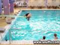 videos de un ciccione sul trampolino