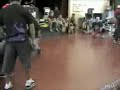 Bailarin de Breakdance queda noqueado
