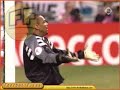Un film care contine mai multe clupuri legate intre ele cu diverse faze amuzante si cu diverse goluri ale marilor fotbalisti:seedorf,ronaldinho, maradona, c.ronaldo si alti