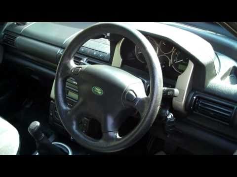 How to remove the steering wheel on  Land Rover Freelander