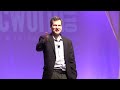 David Pogue acting like Steve Ballmer e joking about Steve Jobs' absence at MWSF10. See other songs, Jokes and pictures from Late Show with David Pogue on this page www.macitynet.it