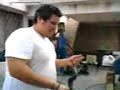 este simpatiko gordo se encontro en su patio un piton  y asi remedio un viejo trauma jajajaj