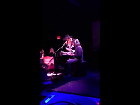 Florence Welch Dev Hynes Cover Icona Pop