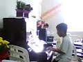 bodi tocando piano...