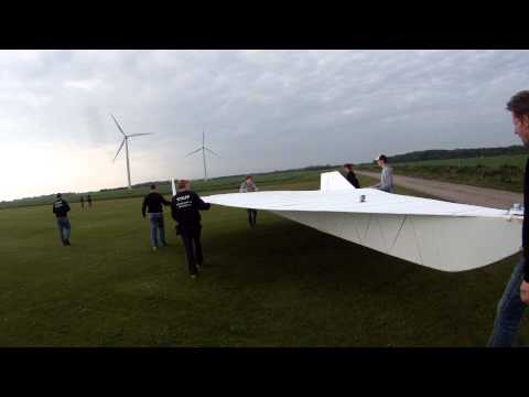 Another Spectacular HUGE RC plane. 32 square meter delta wing SLOW