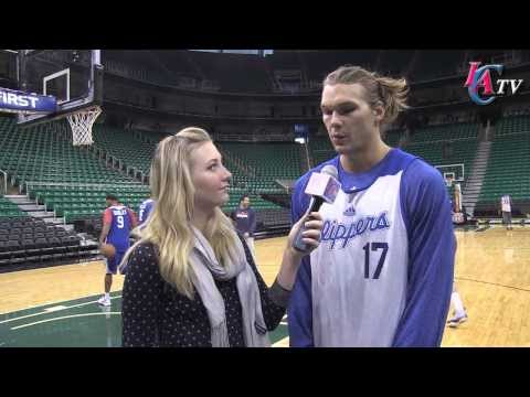 amundson - As Clippers prepare for a preseason game in Utah, Madelyn Burke talks to Lou Amundson about his experience and role with the Clippers.