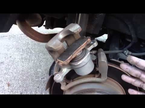 how to bleed brakes on a saturn vue