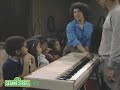 for more videos and games check out our new website at http://www.sesamestreet.org 

in this video, herbie hancock shows kids electronic music. 

sesame street is a production of sesame workshop, a nonprofit educational organization which also produces pinky dinky doo, the electric company, and other programs for children around the world.