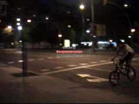 BMX BIKES TRICKS STUNTS CRASHES