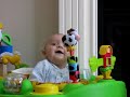 Annesi Burnunu Silerken Korkan Bebek