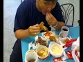 Anak Gajah makan Ayam KFC