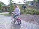 noa leert fietsen