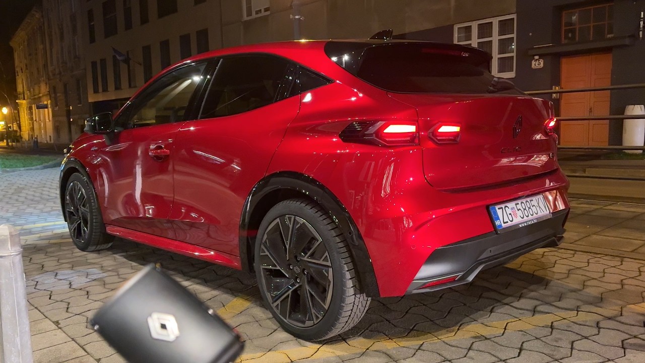 New RENAULT CLIO 2026 at night - IMPRESSIVE new LED lights & AMBIENT LIGHTS